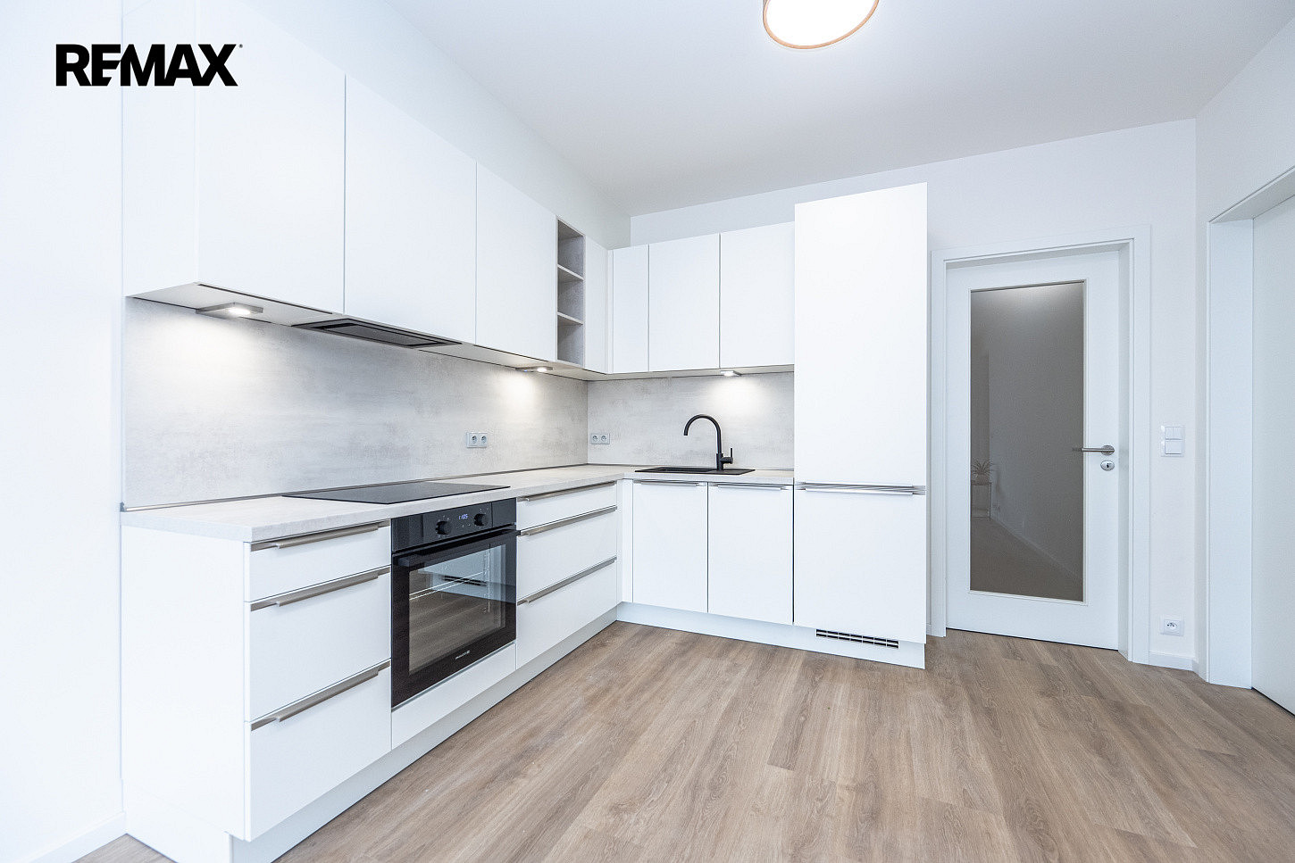 Pronájem bytu 2+kk 3 578 m² — photo 2