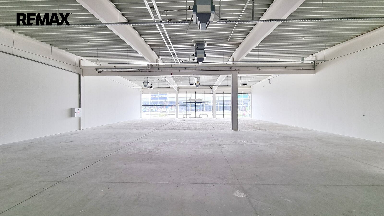 Pronájem obchodních prostor 477 m² – fotografie 2