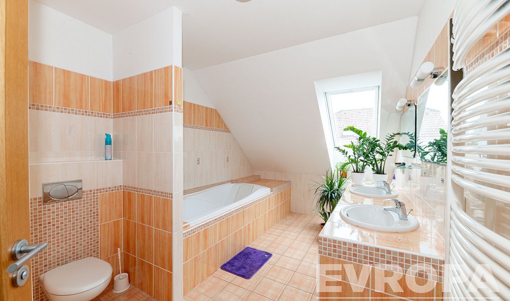 Prodej domu 303 m² s pozemkem 1 464 m², Solnice – náhled fotky 12