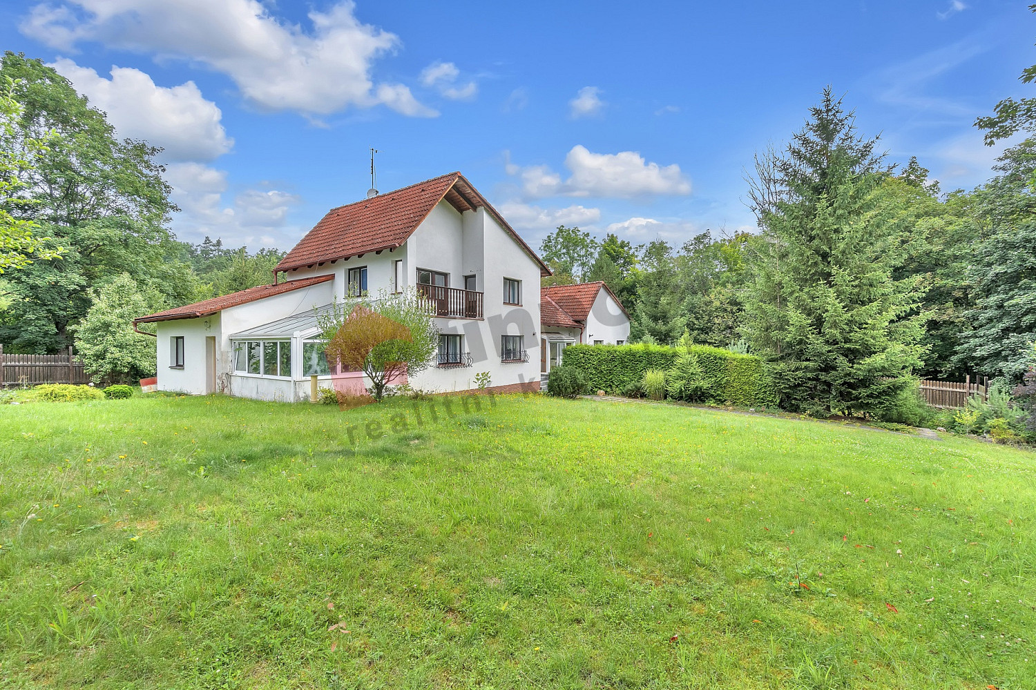 Prodej domu 231 m² s pozemkem 77 689 m²