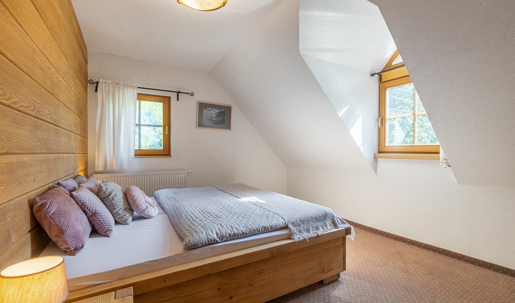 Prodej ubytovacího objektu 155 m², Karolinka – náhled fotky 12