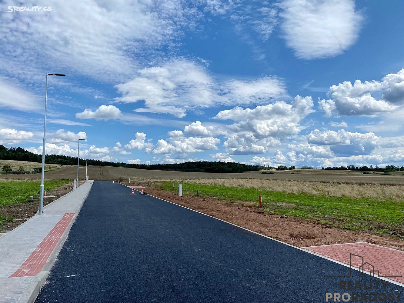 Prodej stavebního pozemku 1 002 m² – fotografie 2