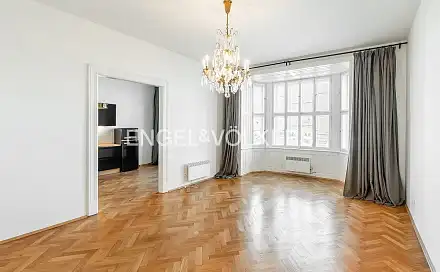 Pronájem bytu 1+1 68 m², Janáčkovo nábřeží, Praha 5 - Smíchov