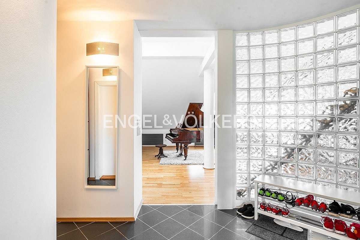 Pronájem bytu 6+kk 250 m² — photo 3