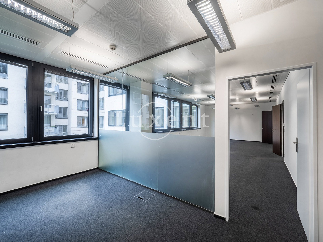 Pronájem kanceláře 1 811 m² – fotografie 2