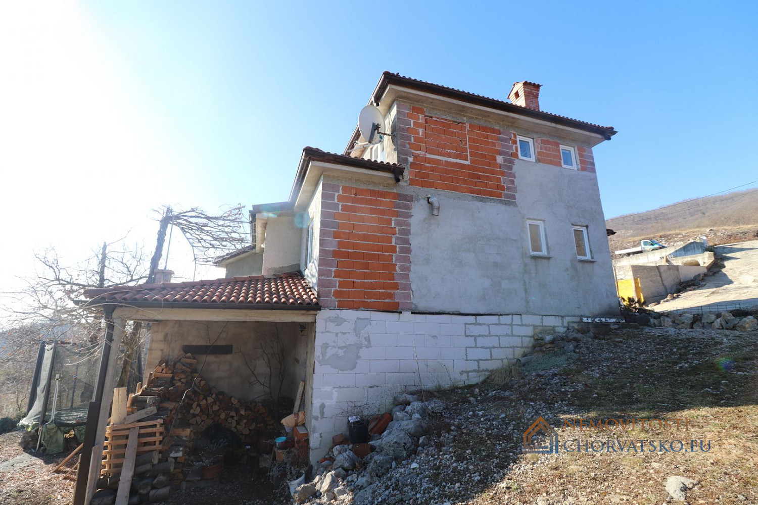 Prodej domu 200 m² s pozemkem 1 800 m² - Aanzicht 3