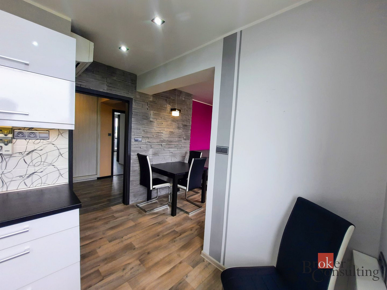 Pronájem bytu 3+kk 62 m² – fotografie 3