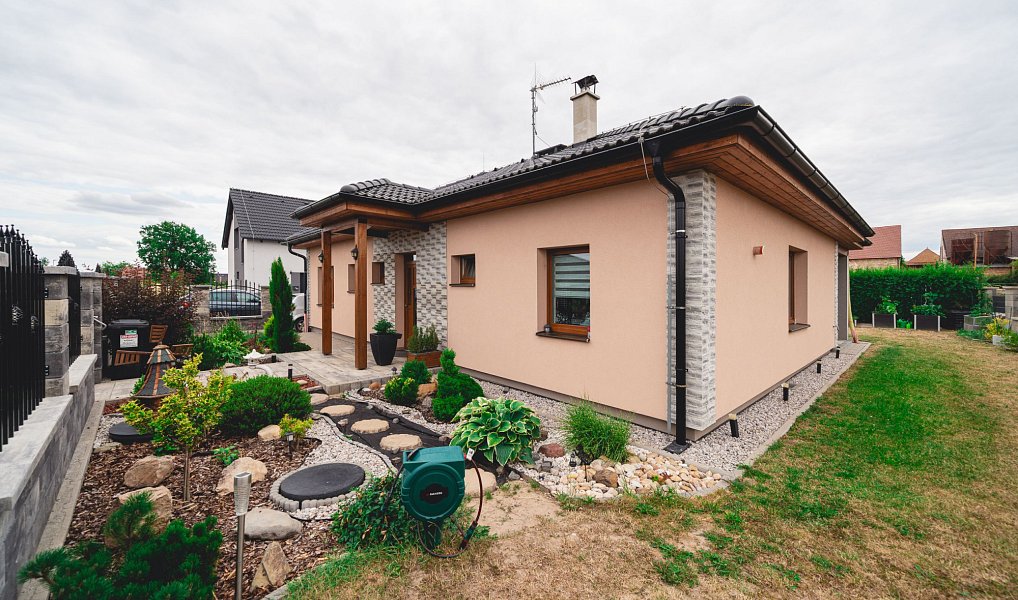 Prodej domu 115 m² s pozemkem 609 m², Úherce – náhled fotky 2
