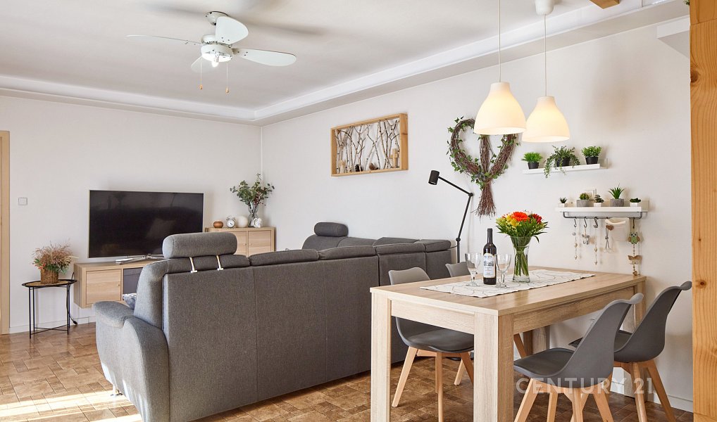 Prodej domu 260 m² s pozemkem 457 m², Ladná – náhled fotky 9