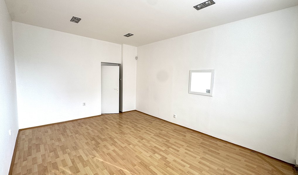 Pronájem obchodních prostor 80 m², Benešov – náhled fotky 8
