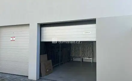 Garáž v centru Luhačovic, Masarykova, Luhačovice, okres Zlín