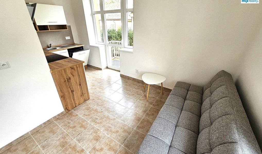Prodej bytu 1+kk 34 m², Klatovy – náhled fotky 2