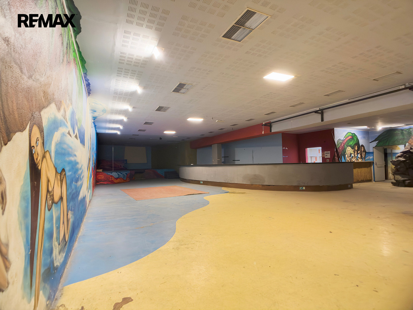 Komerční prostory 850 m² v centru Rousínova – pohled 2