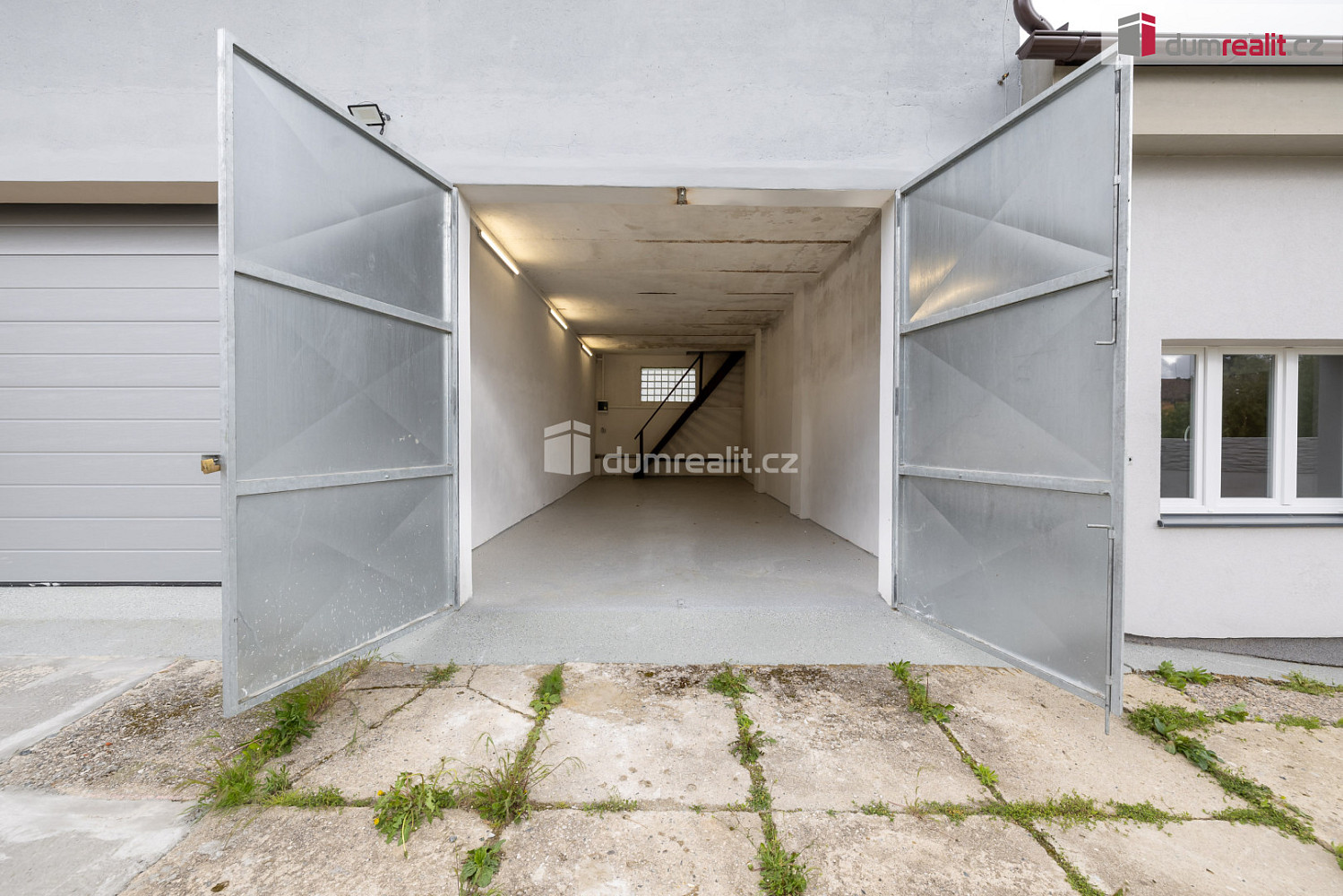 Pronájem garáže 50 m2 - hředle