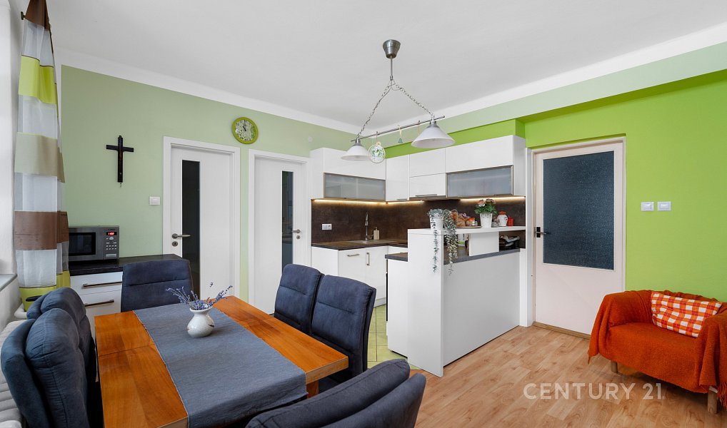Prodej domu 165 m² s pozemkem 923 m², Uhřice – náhled fotky 2