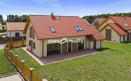 Prodej domu 179 m² s pozemkem 676 m², Akátová, Veltrusy, okres Mělník