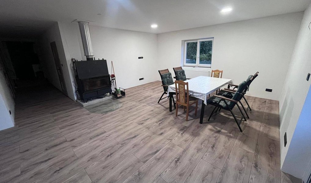 Prodej domu 258 m² s pozemkem 1 924 m², Holedeč – náhled fotky 4