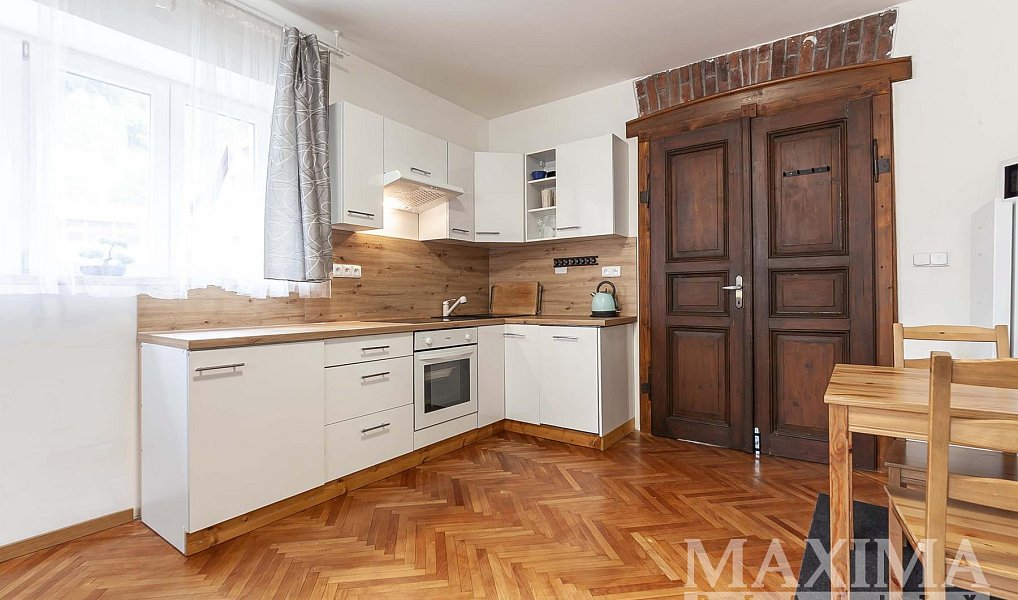Prodej domu 300 m² s pozemkem 682 m², Desná – náhled fotky 4