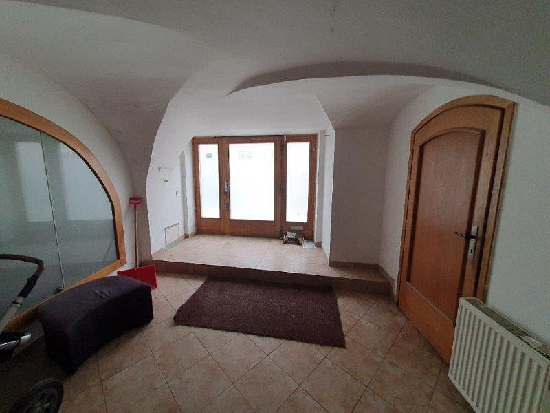 Prodej nájemního domu, činžáku 300 m² – fotografie 2