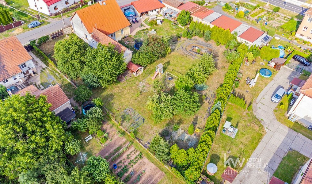 Prodej domu 181 m² s pozemkem 1 485 m², Kněževes – náhled fotky 2