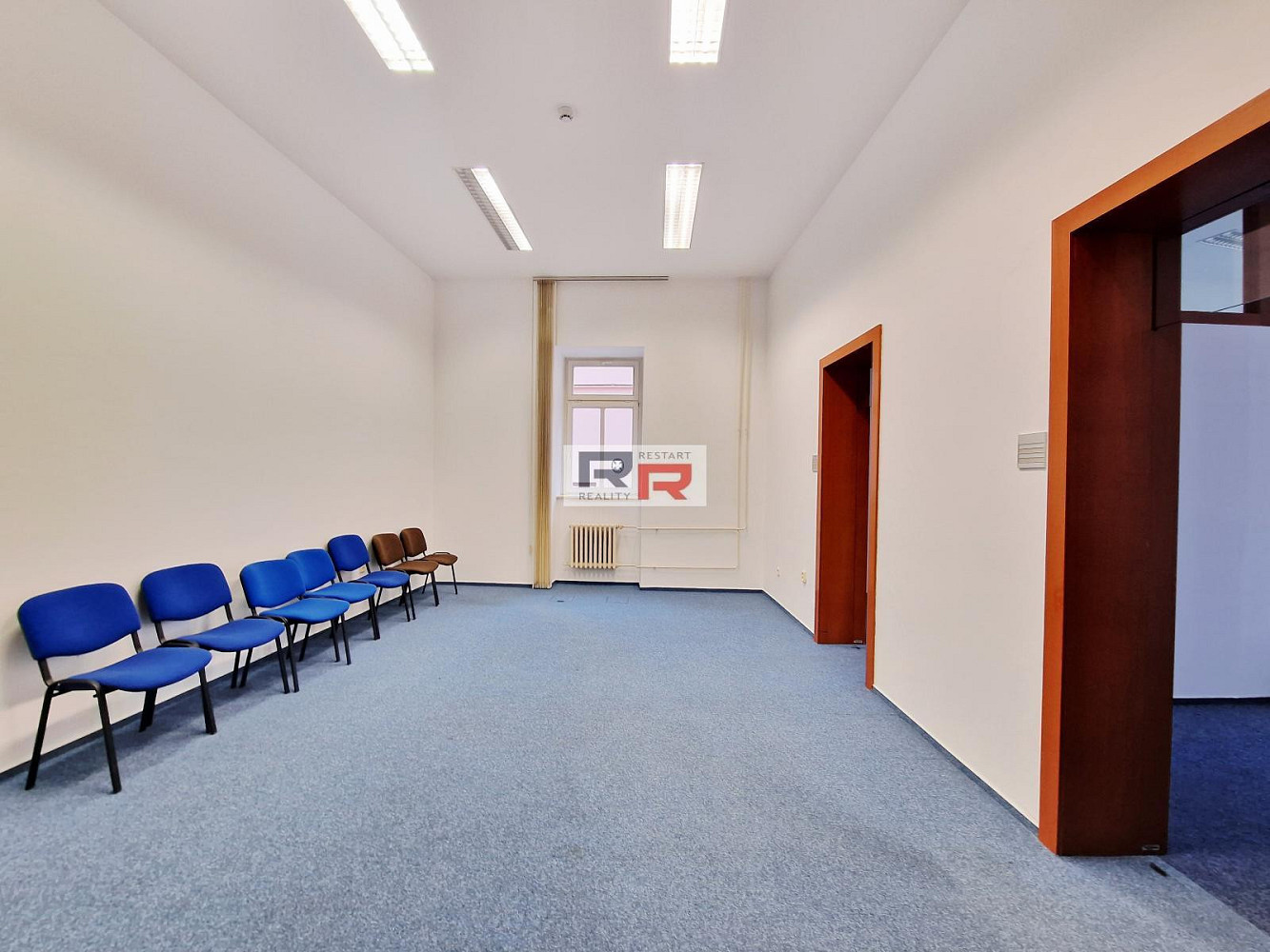 Pronájem trojkanceláře 67m² v centru Olomouce - ul. Dolní náměstí – pohled 2