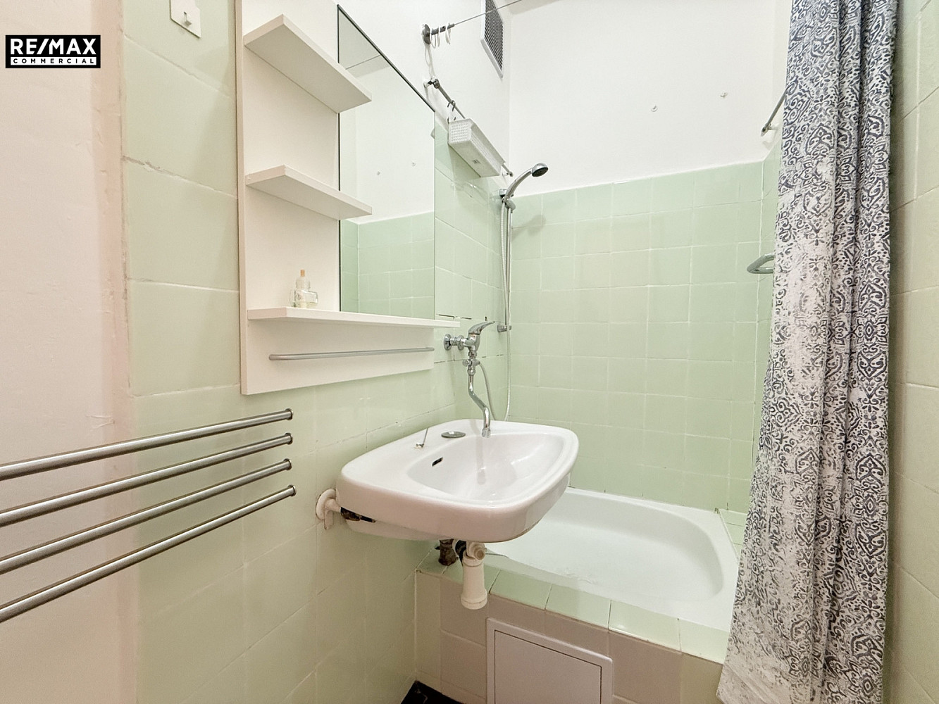 Pronájem bytu 1+kk 28 m² — photo 3