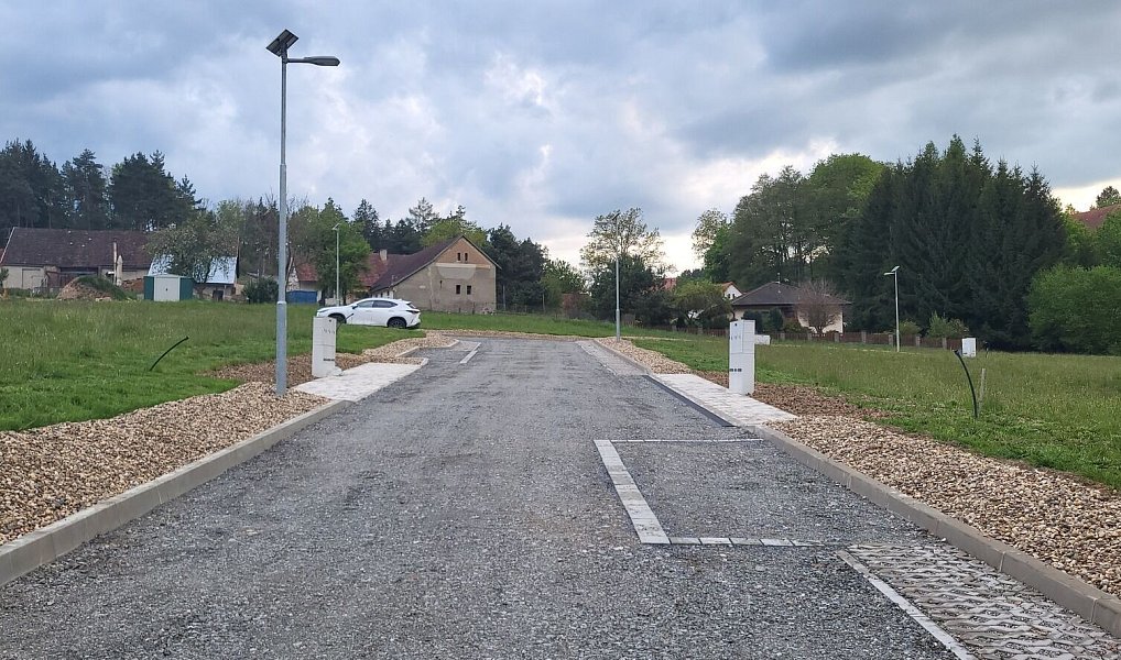 Prodej stavebního pozemku 835 m², Popovice – náhled fotky 2