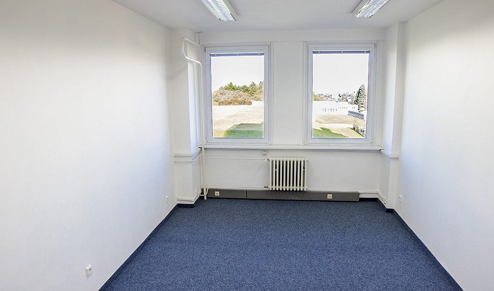 Pronájem kanceláře 53 m², Vestec – náhled fotky 8