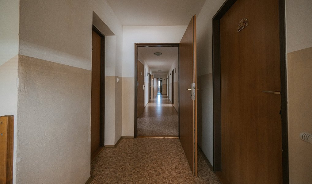 Prodej ubytovacího objektu 280 m², Suchý – náhled fotky 14