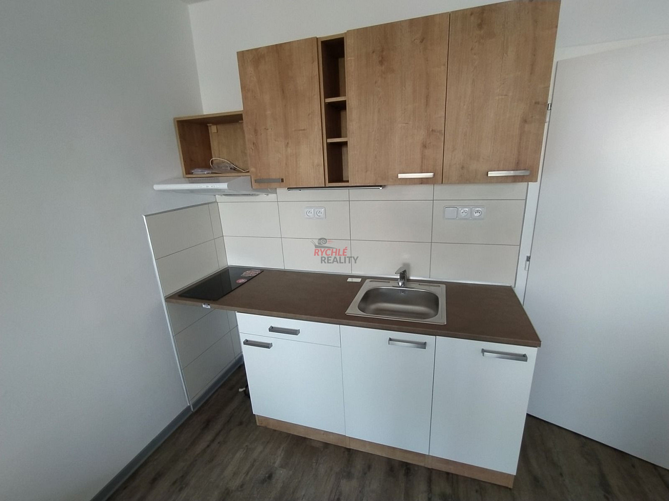 Pronájem bytu 1+kk 28 m² – fotografie 2