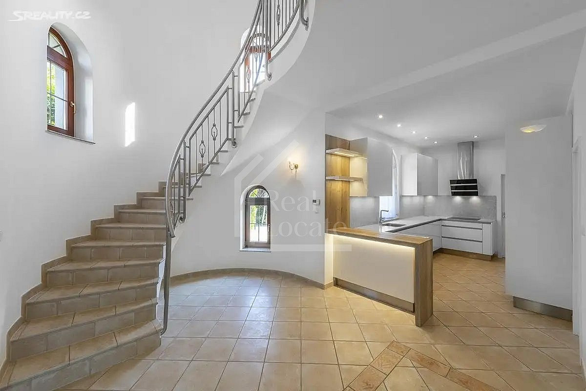Pronájem domu 255 m² s pozemkem 780 m² – pohled 6