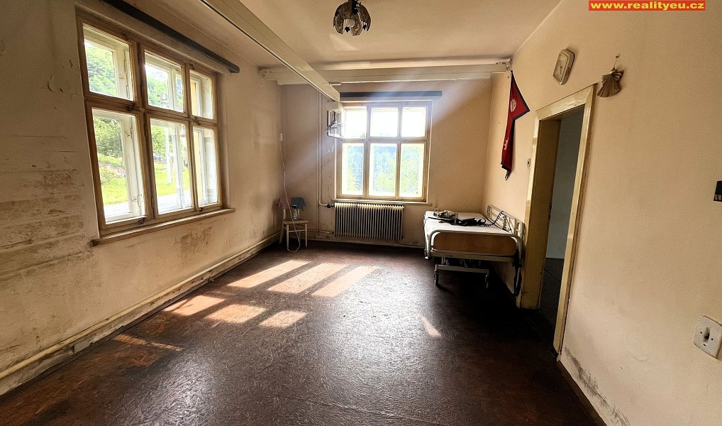 Prodej domu 260 m² s pozemkem 1 162 m², Hronov – náhled fotky 16
