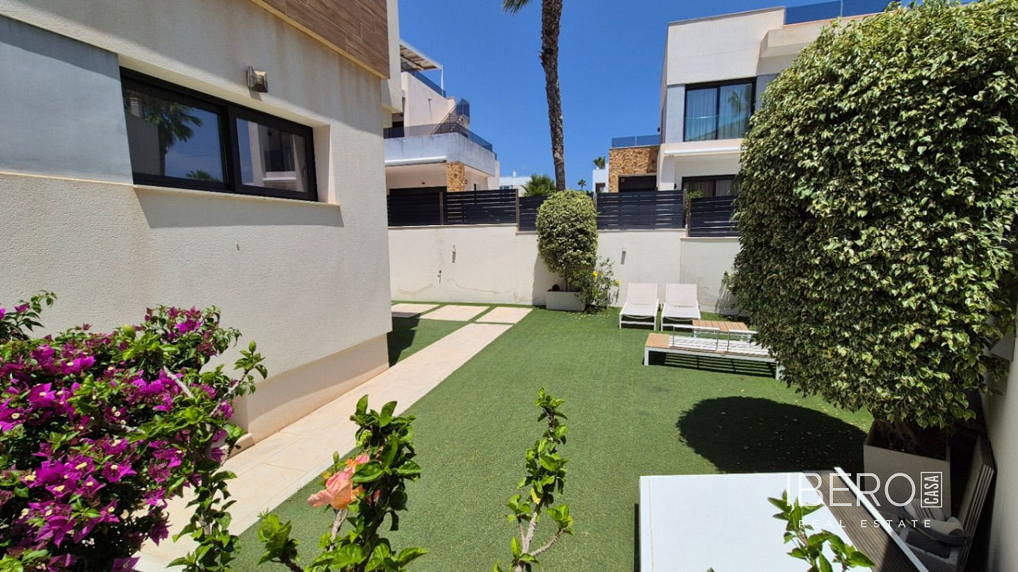 Prodej domu 205 m² s pozemkem 466 m² - Más