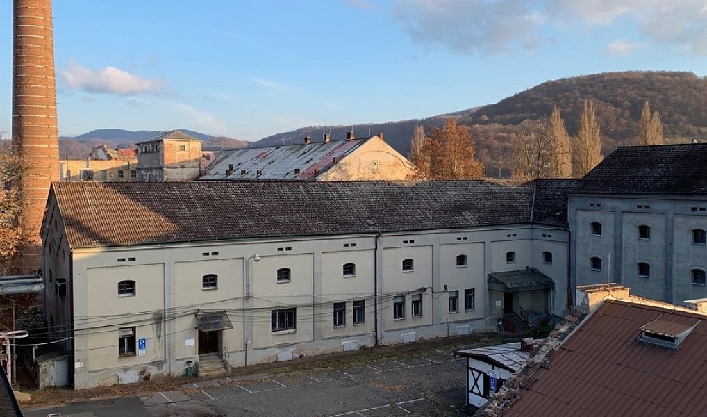 Pronájem stání pro os. automobily s možností nabíjení elektromobilu, Ústí nad Labem – náhled fotky 3