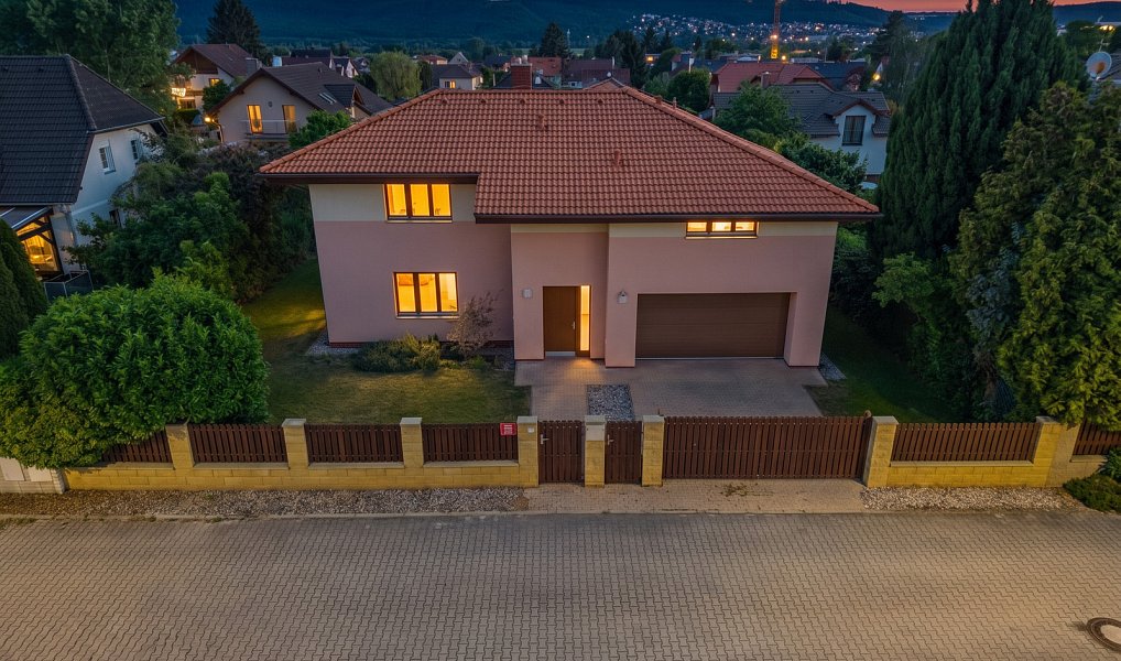 Prodej domu 241 m² s pozemkem 742 m², Praha – náhled fotky 38