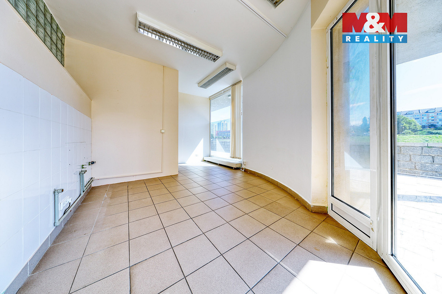Prodej obchodních prostor 53 m² — photo 2