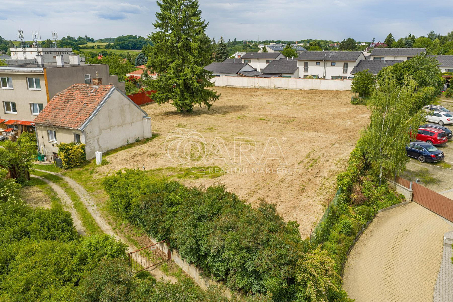 Prodej stavebního pozemku 2 528 m² – fotografie 2
