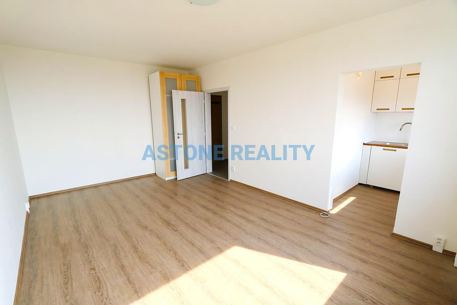 Pronájem bytu 1+kk 30 m² – fotografie 2