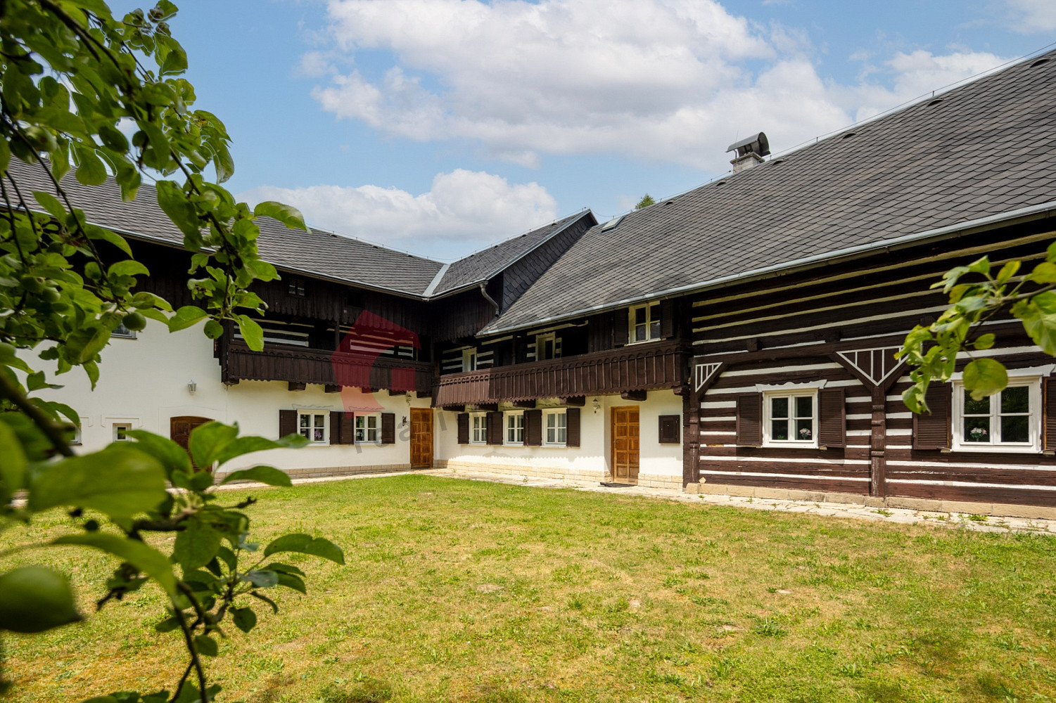 Prodej domu 540 m² s pozemkem 168 676 m²
