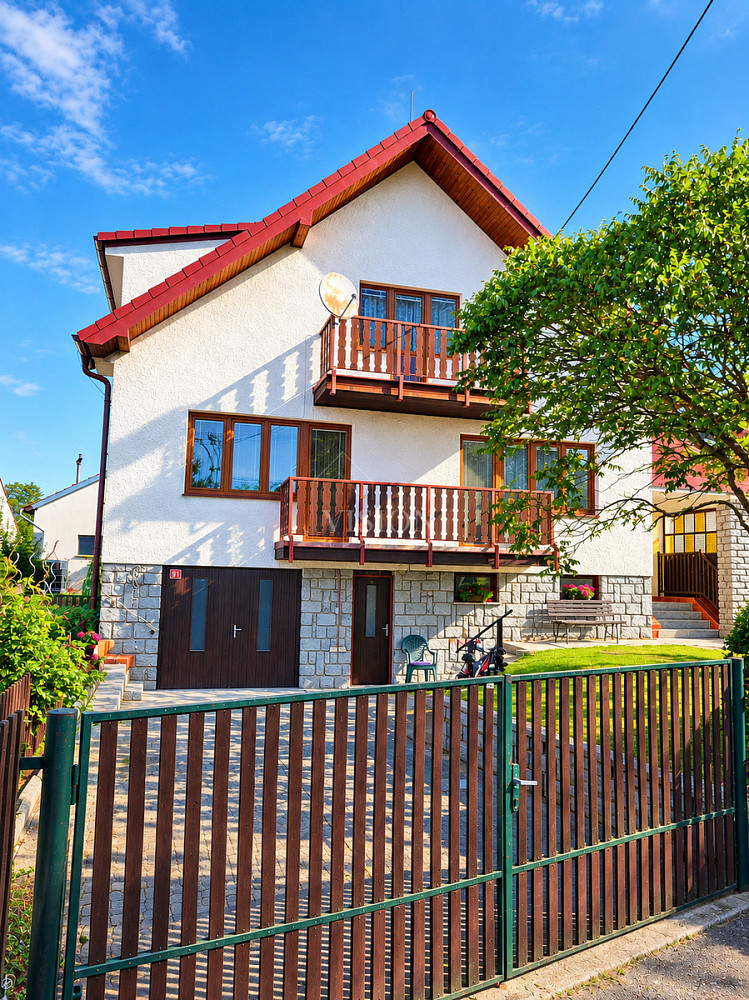 Prodej domu 200 m² s pozemkem 886 m²