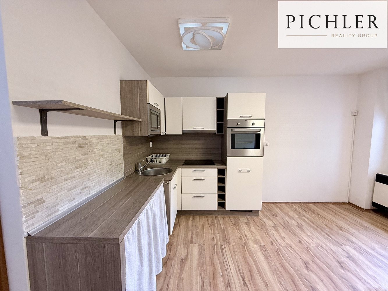 Pronájem bytu 1+1 37 m²