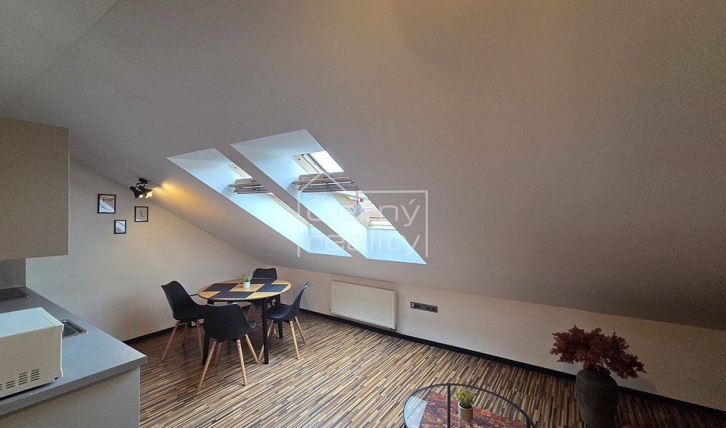 Pronájem bytu 1+kk 50 m², Jičín – náhled fotky 17