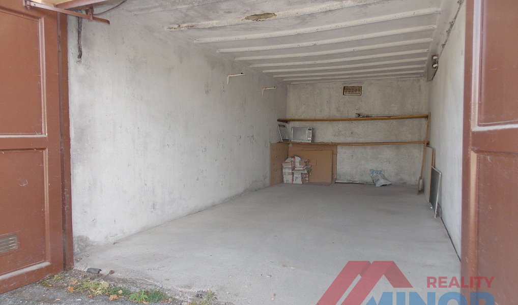 Pronájem garáže, 20 m2, elektřina k dispozici, ul. O. Scheinpflugové, Slaný, Slaný – náhled fotky 2