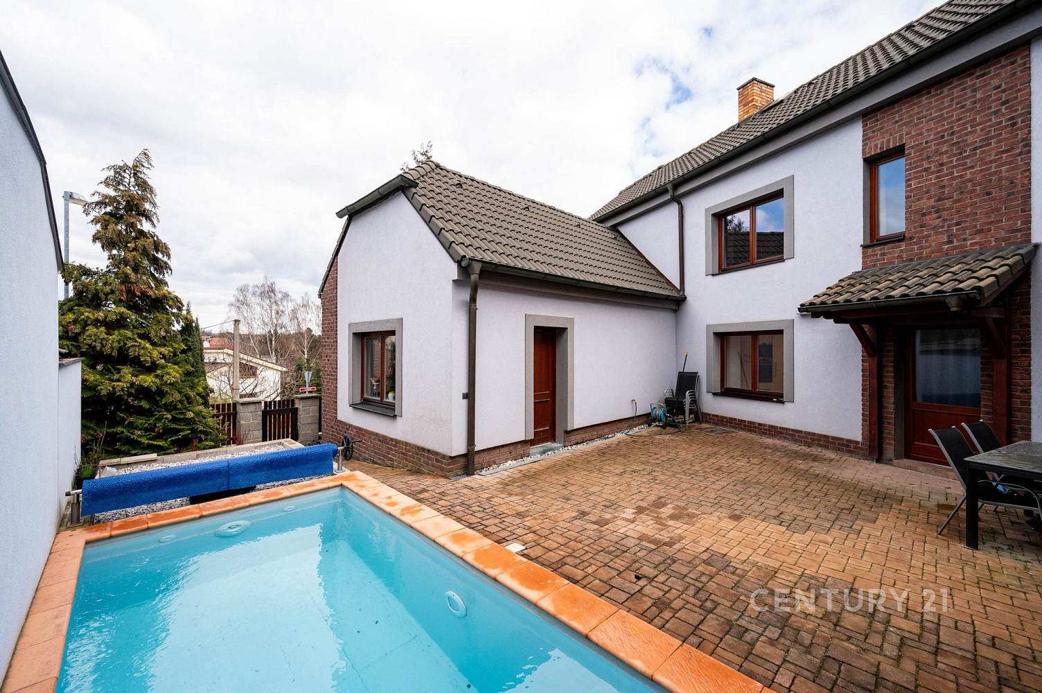 Prodej domu 231 m² s pozemkem 584 m²