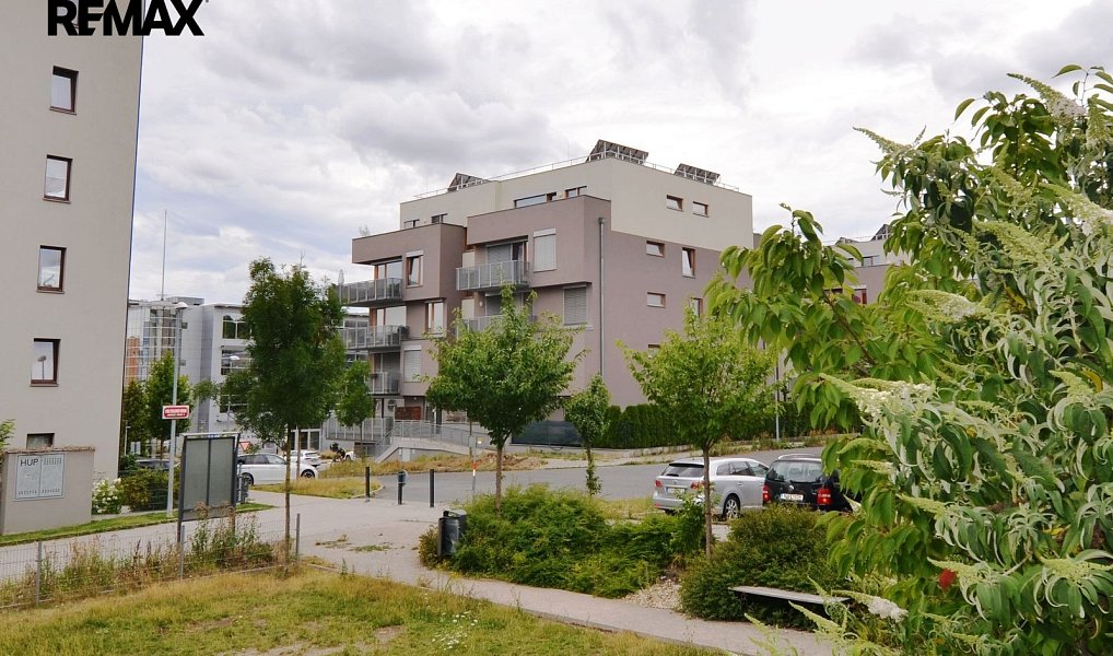 Pronájem bytu 2+kk 68 m², Praha – náhled fotky 28