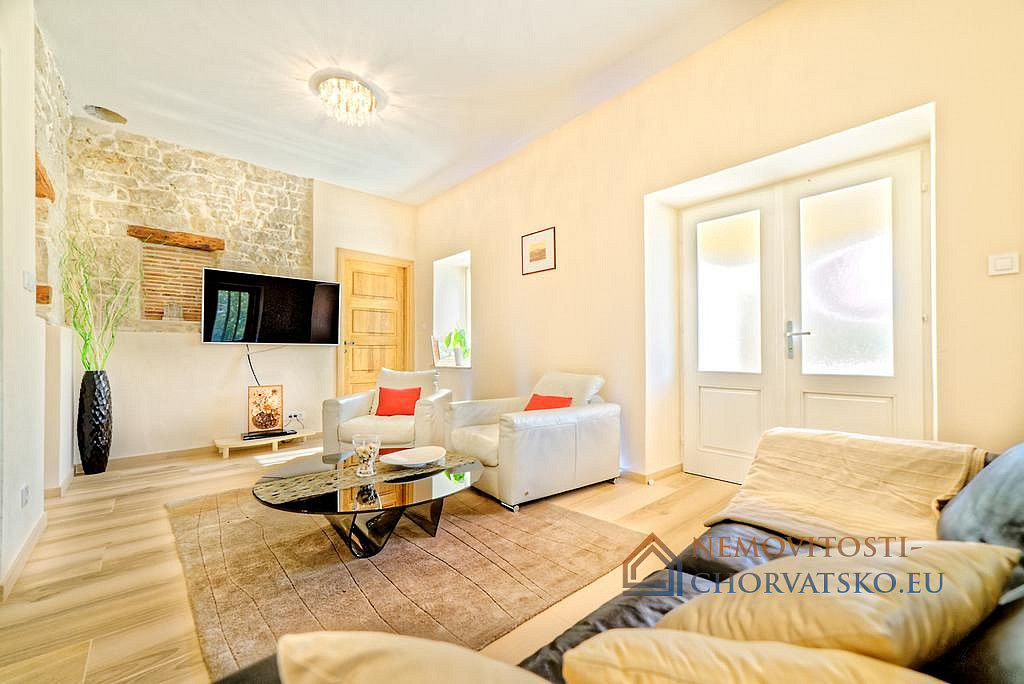 Prodej domu 260 m² s pozemkem 998 m² - Prikaz 6