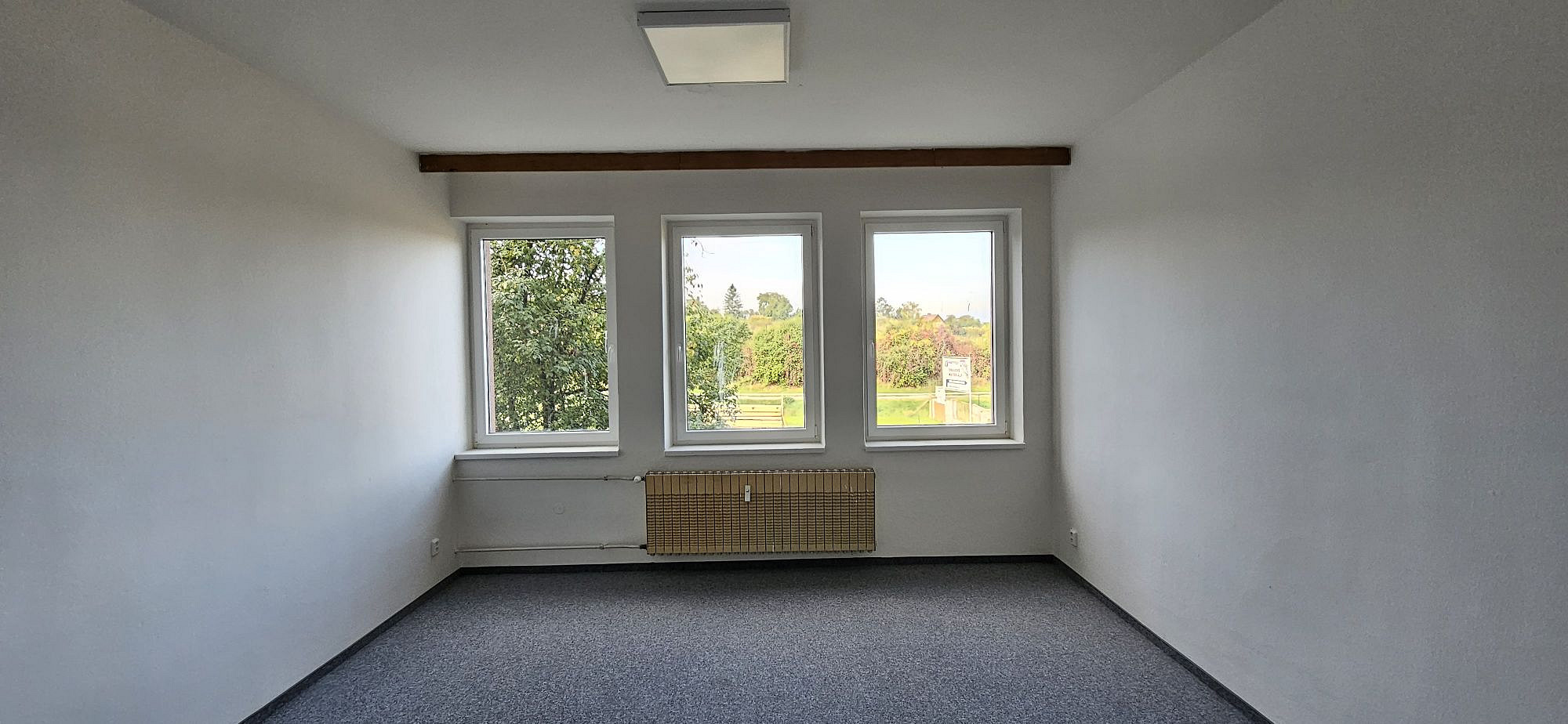Pronájem kanceláře 16 m² – fotografie 2