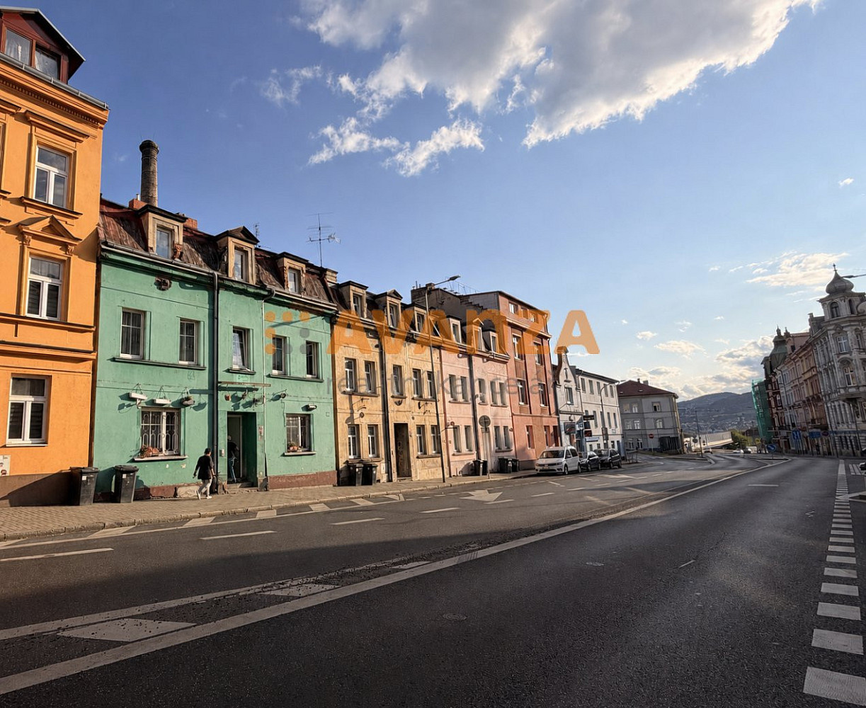 Prodej nájemního domu, činžáku 261 m²