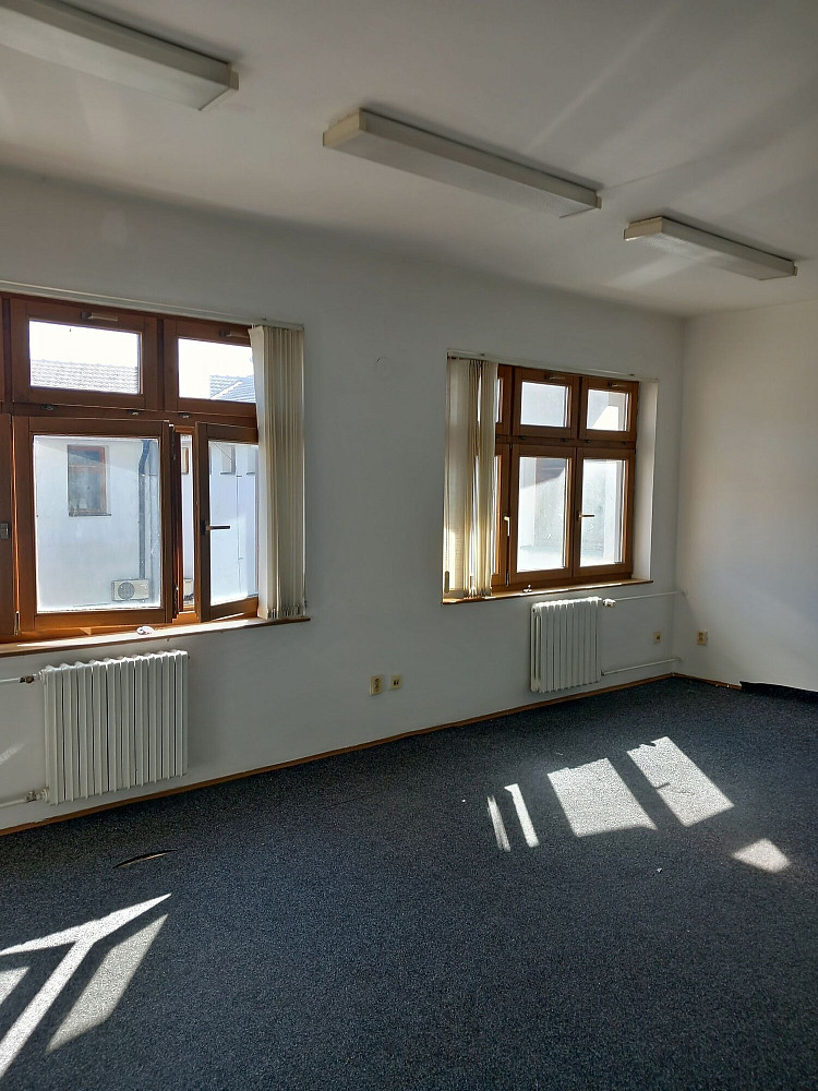 Pronájem kanceláře 17 m² – fotografie 2