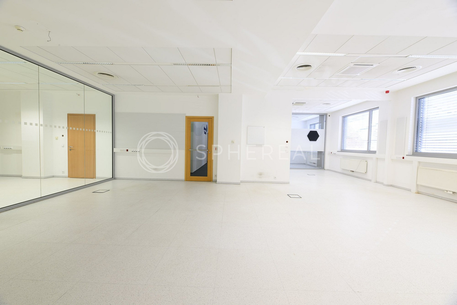 Pronájem kanceláře 219 m² — photo 3